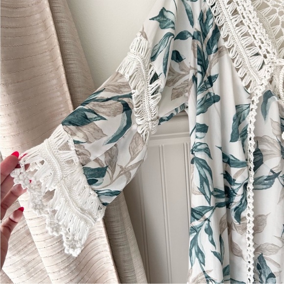 Floral Leaf Patterned Kimono with Fringe medium - Picture 5 of 6